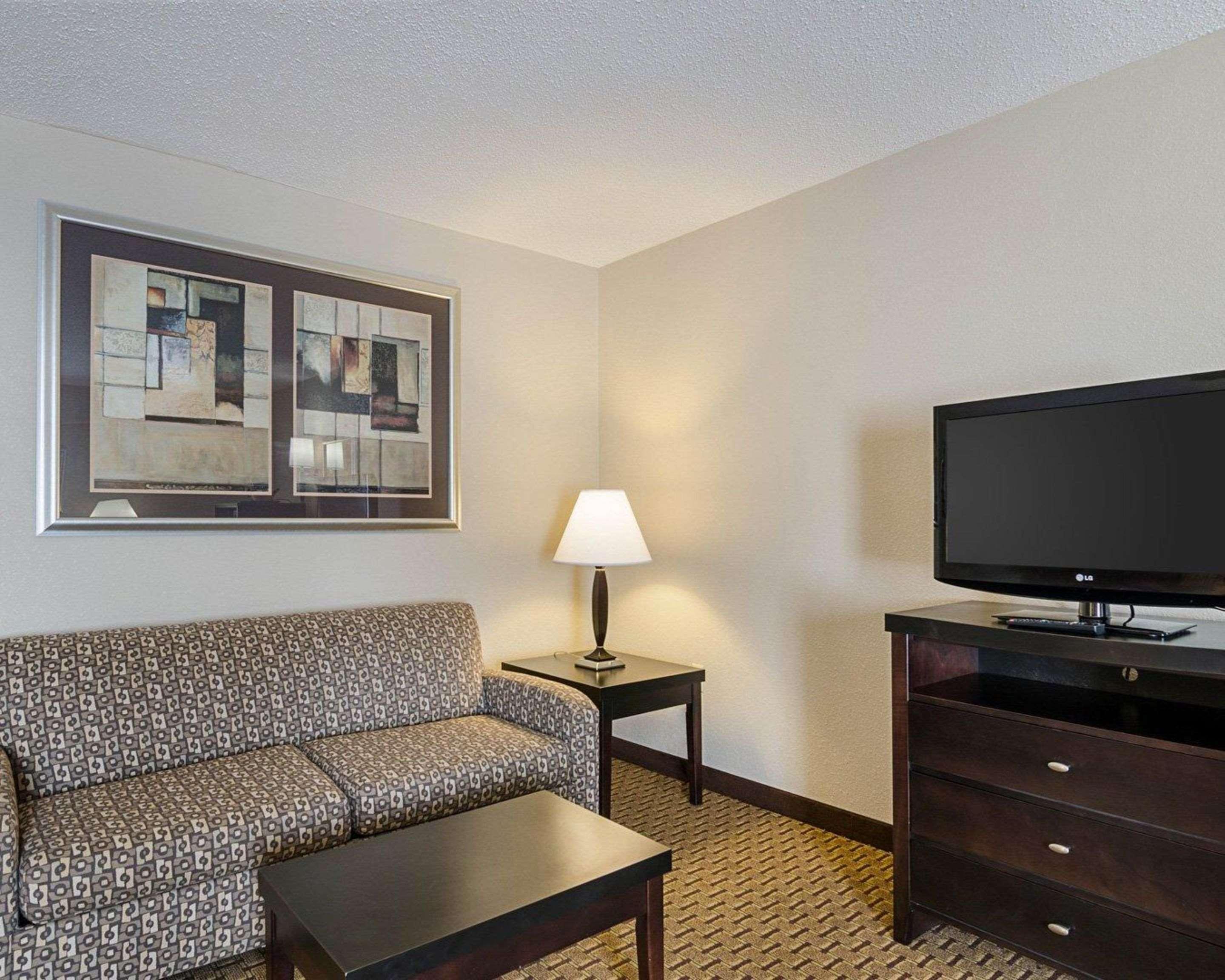 Quality Inn Troutville - Roanoke North Exterior photo