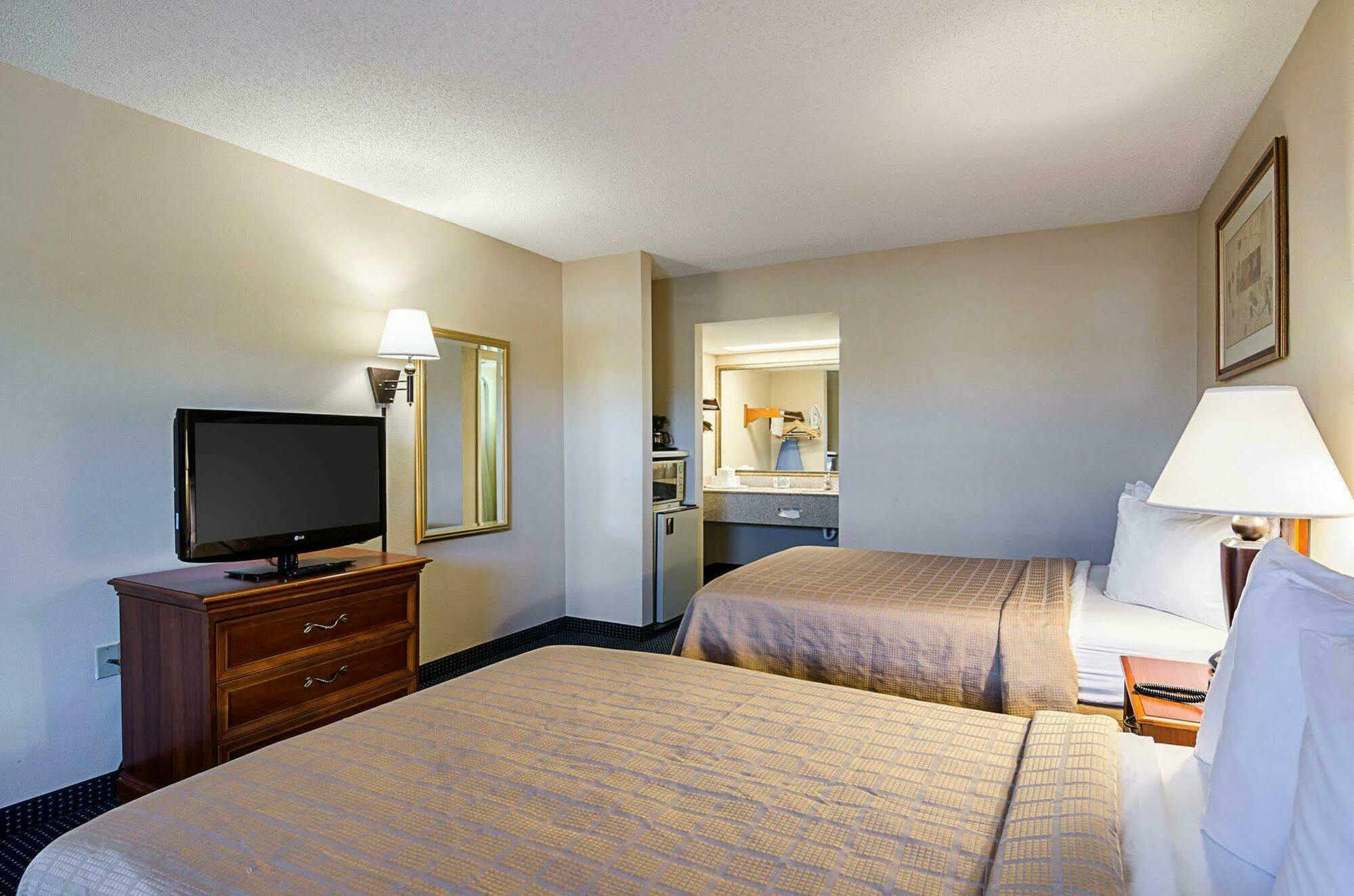 Quality Inn Troutville - Roanoke North Exterior photo